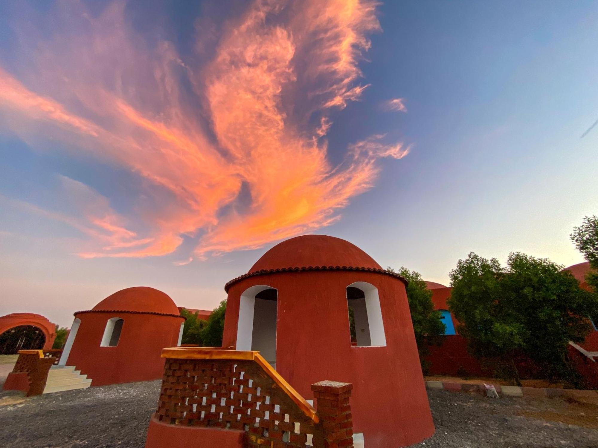 Отель B&W Sahara Sky Camp Farafra Экстерьер фото